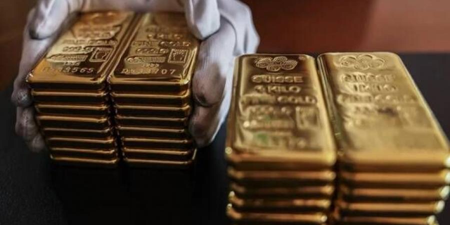 الذهب يتجه لهبوط أسبوعي مع انحسار الرهانات على خفض الفائدة