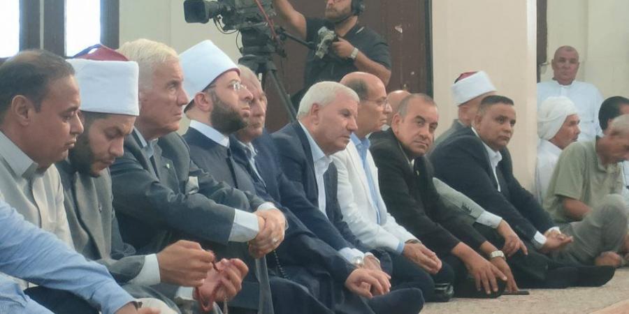 وزير الأوقاف يؤدي صلاة الجمعة بمسجد "التعمير" في قرية الخربة ببئر العبد في شمال سيناء (صور)