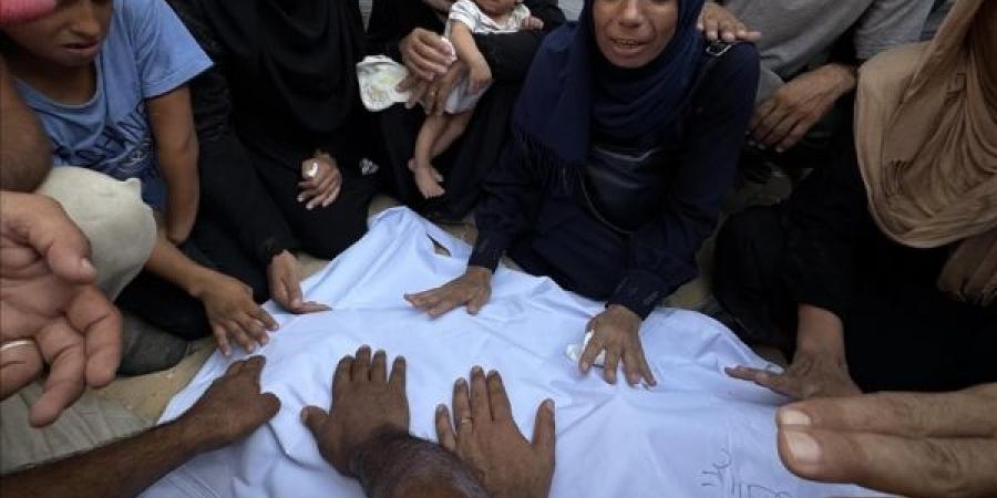 الجيش الإسرائيلي يقتل 18 فلسطينيا بغزة منذ فجر الجمعة