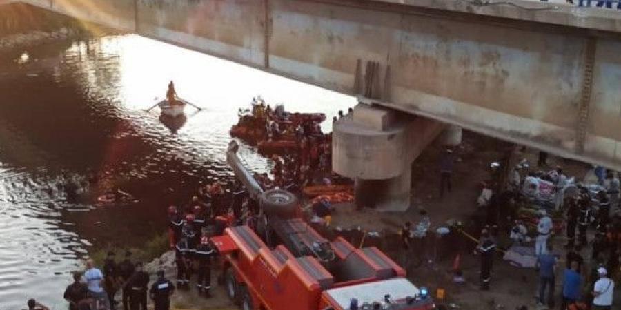 الجزائر: مصرع 18 شخصا غرقا في سقوط حافلة بواد في العاصمة
