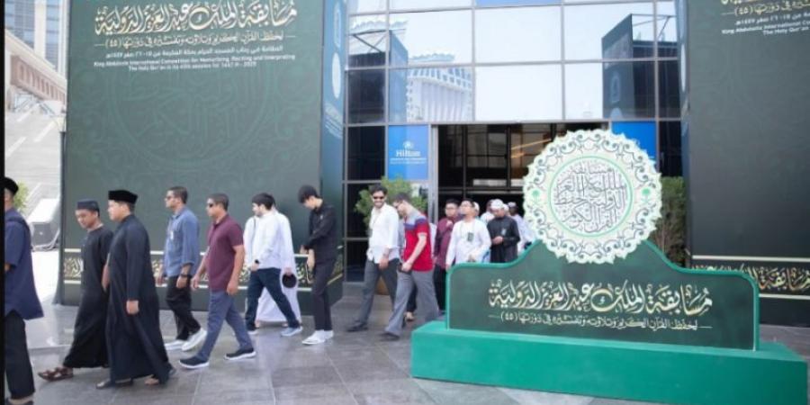 المشاركون في مسابقة الملك عبدالعزيز الدولية يزورون متحف برج الساعة