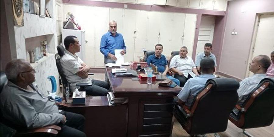 مدير تعليم سوهاج يستعرض خطط وسيناريوهات الإدارات التعليمية لمواجهة الأزمات والكوارث