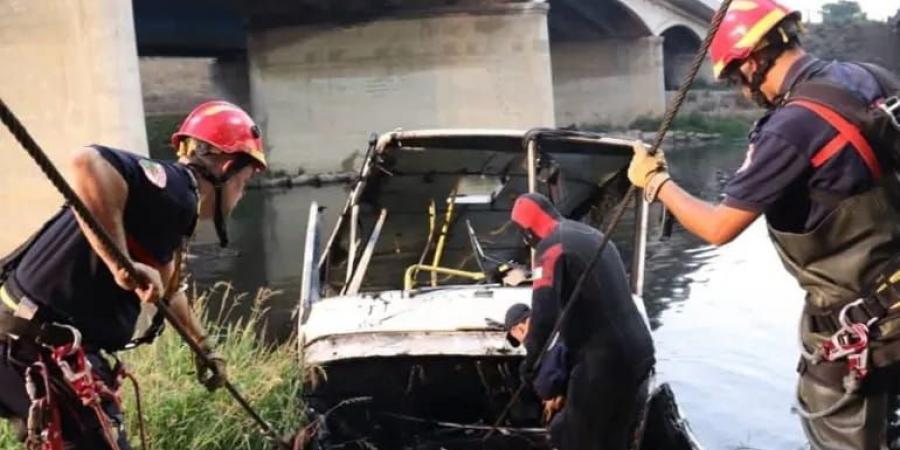 مصرع 18 شخصا بسقوط حافلة في واد بالجزائر وإعلان حداد وطني