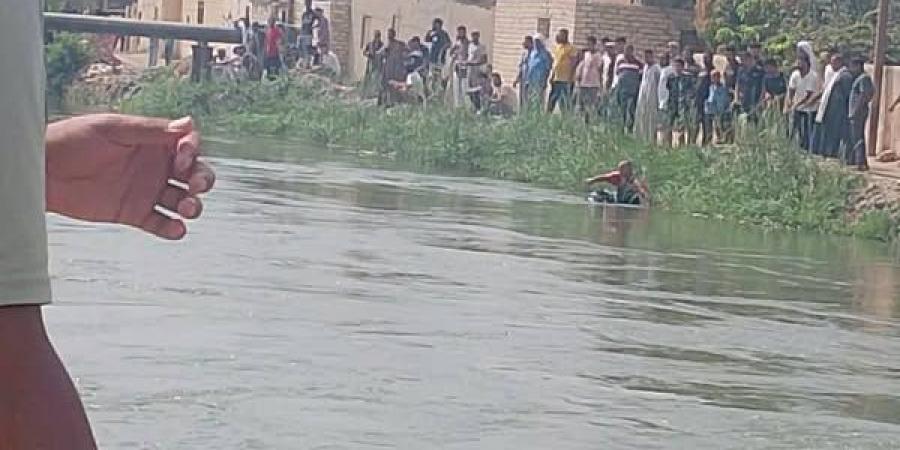 انتشال جثة شاب سقط أثناء عبوره كوبري تحت الإنشاء بالإسماعيلية.صور