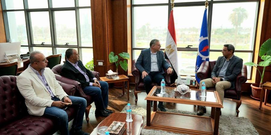 وزير البترول والثروة المعدنية يلتقي محافظ السويس في مستهل زيارته