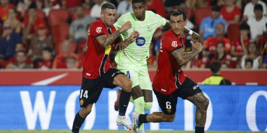 مدرب برشلونة غير راضٍ عن فريقه رغم فوزه بالثلاثة