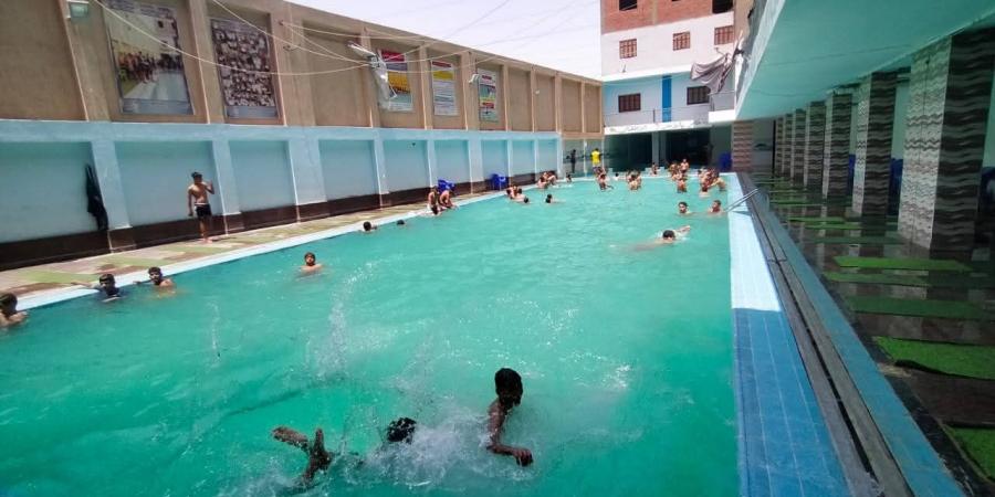 محافظ أسيوط: لا تهاون في تطبيق معايير السلامة داخل حمامات السباحة