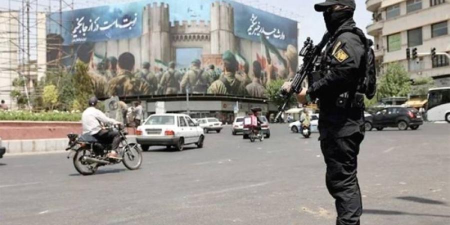 إيران.. مقتل شرطي في اشتباك مع مسلحين