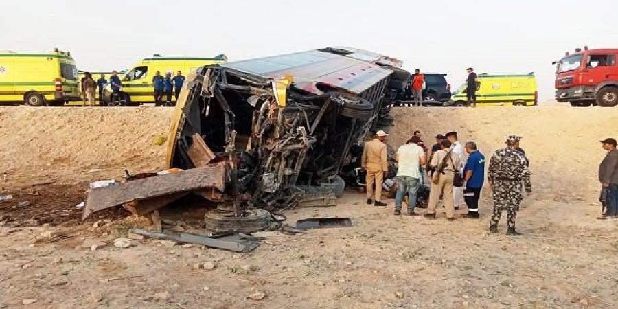 محافظ أسيوط يتابع الحالة الصحية لمصابي حادث انقلاب ألاتوبيس