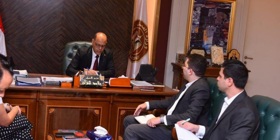 وزير العمل يلتقي وفدًا من شركة ماجنت بلتون للحلول الإدارية