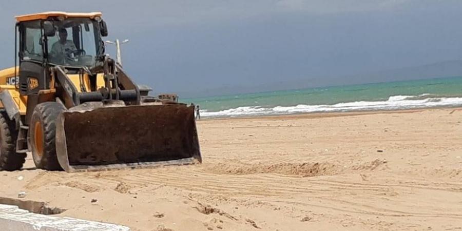 قابس: تواصل انجاز برنامج التنظيف الآلي واليدوي للشواطئ