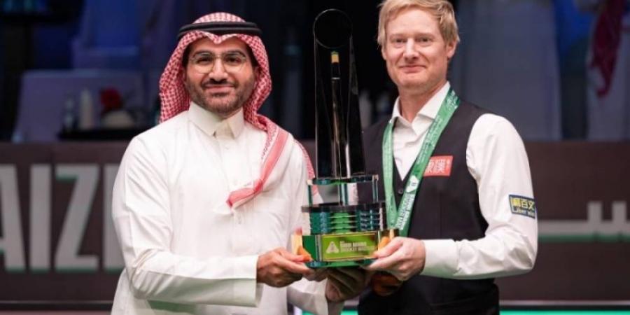 نائب وزير الرياضة يتوّج روبرتسون ببطولة الماسترز للسنوكر 2025