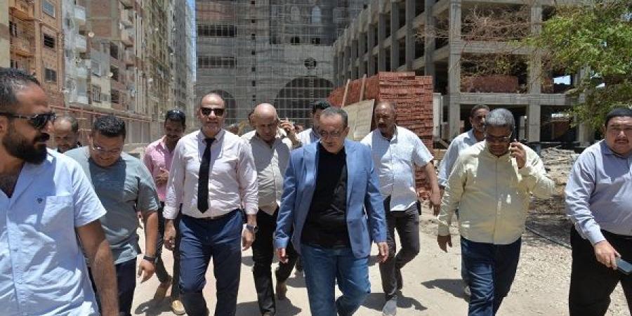 محافظ أسيوط يتفقد أعمال إنشاء "مدرسة المحبة"
