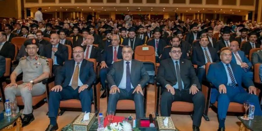 وزير الدولة للإنتاج الحربي يشهد حفل تخرج دفعة جديدة من الأكاديمية المصرية للهندسة والتكنولوجيا المتقدمة