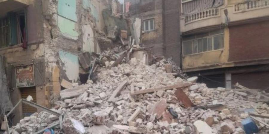 انهيار جزئي في عقار قديم في حي الجمرك بالإسكندرية (صور)