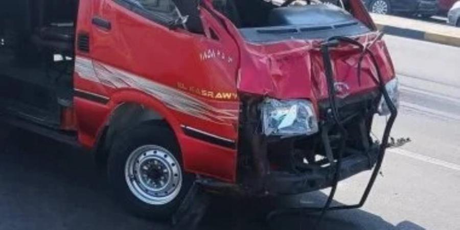 إصابة 14 شخصا فى تصادم سيارتى ميكروباص وربع نقل على طريق أسوان الصحراوى