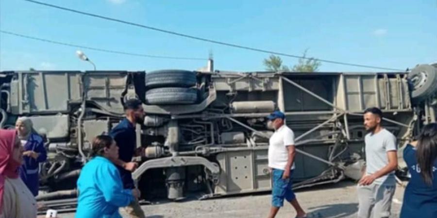 قربة: وفاة امرأة وإصابة أكثر من 20 آخرين في حادث انقلاب حافلة خاصة بالعملة