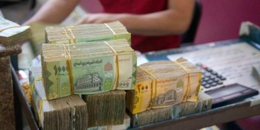 وزير العدل يوجه بحظر استخدام العملات الأجنبية في الرسوم الدراسية والعلاجية وتذاكر السفر