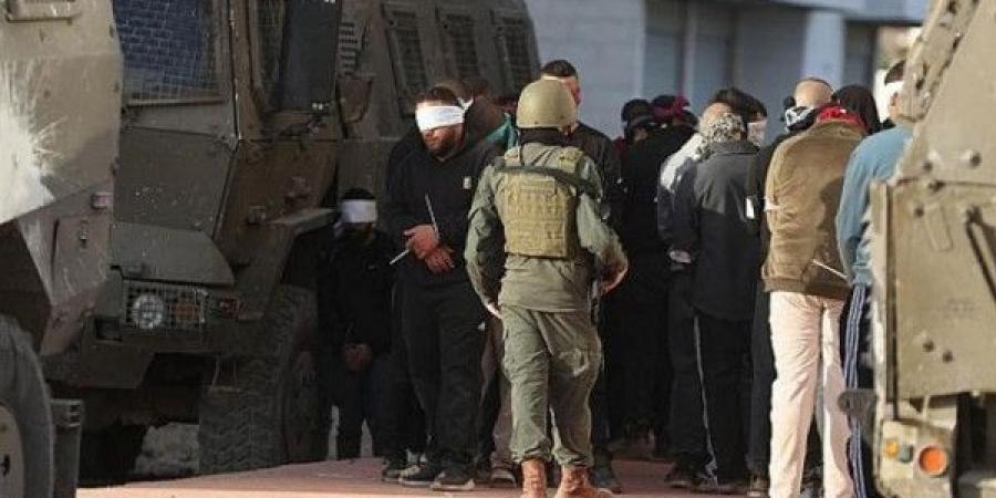 الاحتلال يعتقل 33 عاملاً من قرية أم طوبا جنوب القدس