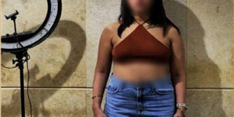 ضبط سيدة  لنشرها فيديوهات خادشة للحياء ومنافية للآداب العامة 