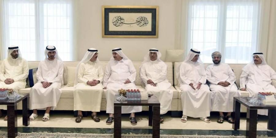 حاكم أم القيوين يعزي في وفاة حرم حمد بن رحمه الشامسي
