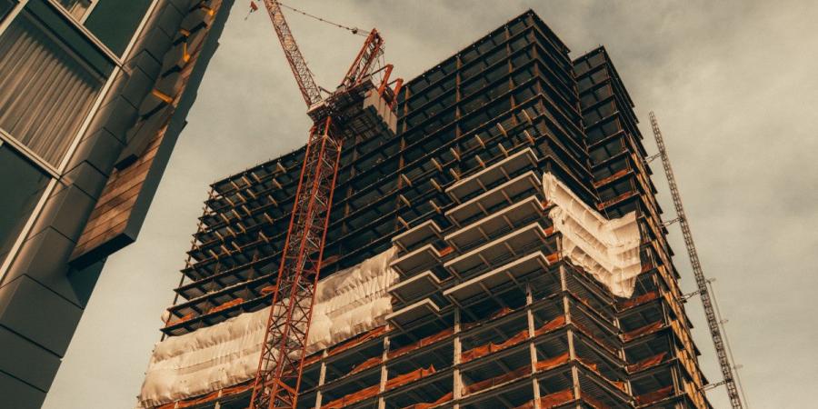 انفراجة مرتقبة لقطاع المقاولات مع صرف تعويضات الأبنية التعليمية