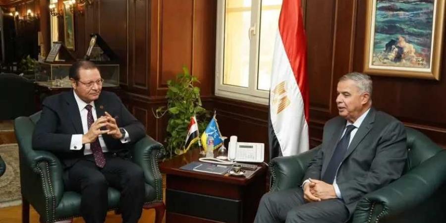 رئيس هيئة الاعتماد والرقابة يلتقي محافظ الإسكندرية لاعتماد المنشآت الصحية