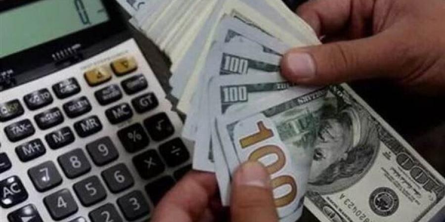 سعر الدولار فى البنك الأهلى المصرى يسجل 48.30 جنيه للشراء و48.40 جنيه للبيع
