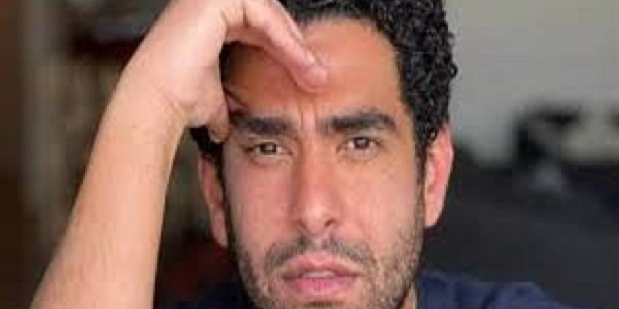محمد كيلاني ينتقد بعض الصحفيين خلال تغطية عزاء الراحل تيمور