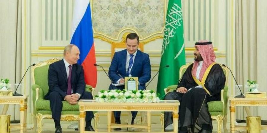 اتصال هاتفي بين ولي العهد والرئيس الروسي لبحث التعاون وسبل إحلال السلام