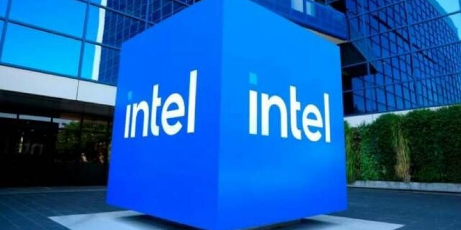 أسهم إنتل تهبط بعد أنباء عن دراسة إدارة ترامب الاستحواذ على 10% من الشركة