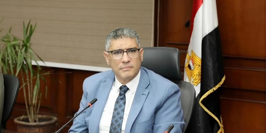 محافظ الجيزة يجازي مسئولين بحي الهرم لتقاعسهم عن تنفيذ إزالة