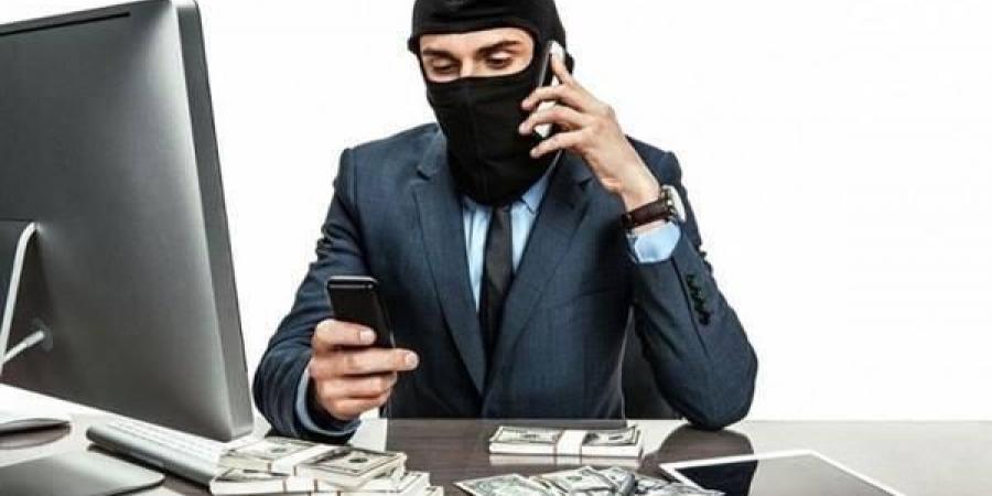 أسرة تخسر 110 آلاف دولار باحتيال 3 أشهر