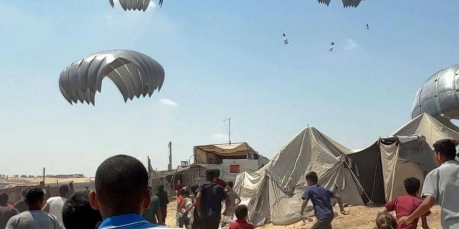 الإمارات تنفذ الإنزال الجوي الـ75 للمساعدات في قطاع غزة