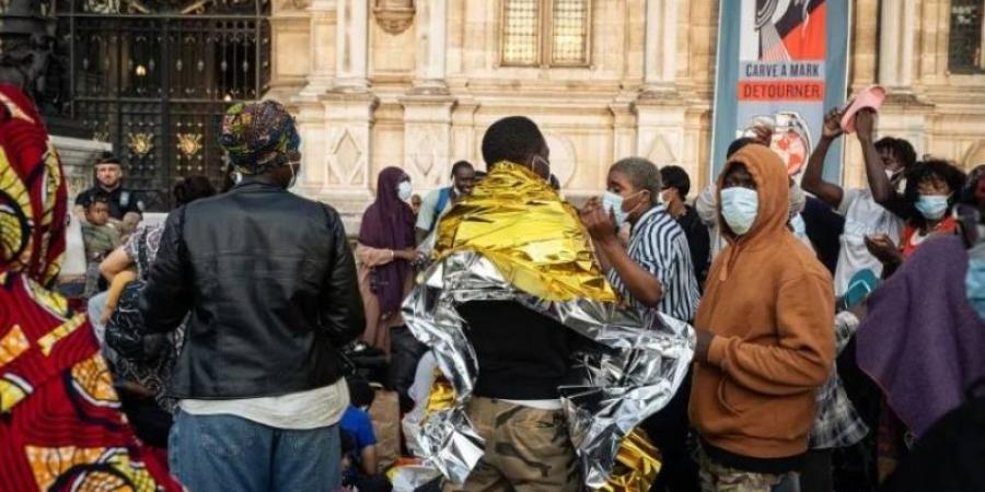 مكاتب مشبوهة تتربح من معاناة المهاجرين غير المسجلين بفرنسا