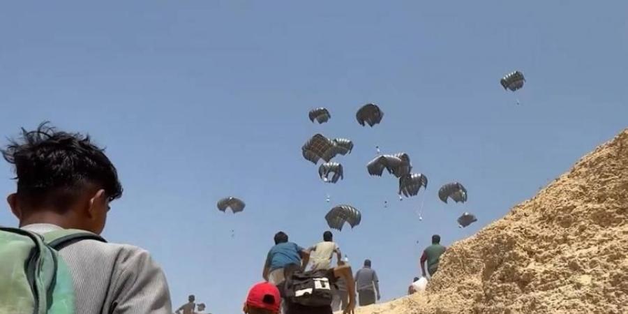 الإمارات تنفذ الإنزال الجوي الـ76 للمساعدات في غزة