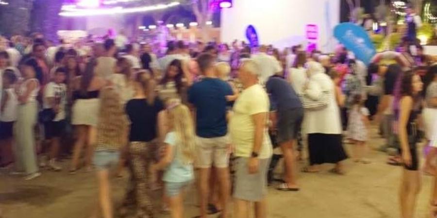 مهرجان الشارع يجذب السياح في فنادق الغردقة