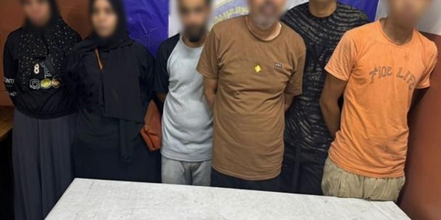 الأمن يكشف ملابسات فيديو اعتداء شخص على سيدة تحمل طفلاً