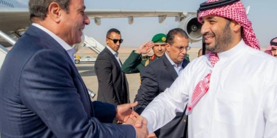 رئيس جمهورية مصر يصل إلى نيوم وسمو ولي العهد في مقدمة مستقبليه