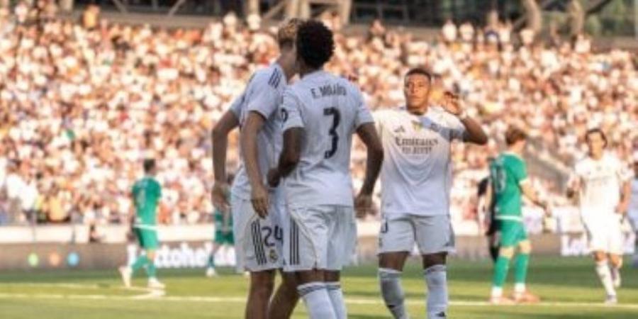تقارير: ألونسو يدرس الإطاحة بفينيسيوس جونيور من تشكيل ريال مدريد
