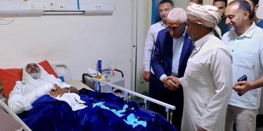 جولة مفاجئة.. محافظ شمال سيناء يتفقد أحوال المرضى بمستشفى العريش