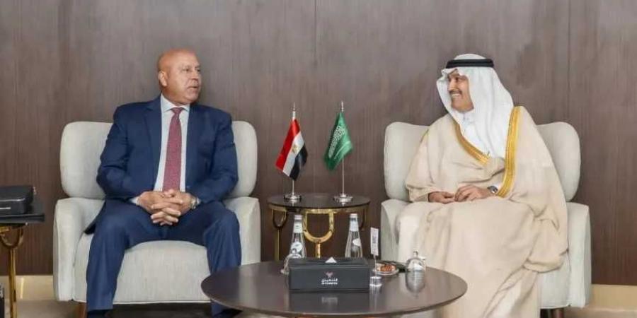 وزير الصناعة والنقل يلتقى أمين عام مجلس التنسيق الأعلى السعودي
