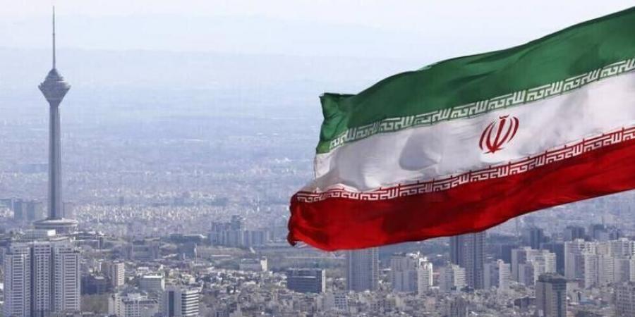 إيران تختبر صواريخ جديدة بمناورات «الاقتدار المستدام»