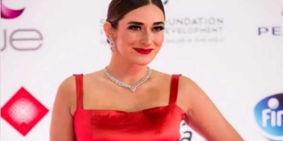 أمينة خليل في تعليقها الأول على زفافها الى أحمد زعتر