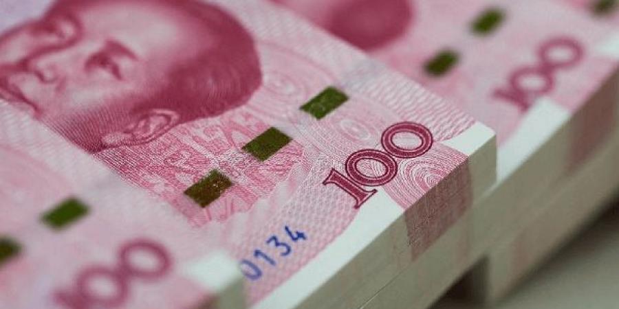 اليوان يلامس أعلى مستوى خلال أسبوع مقابل الدولار