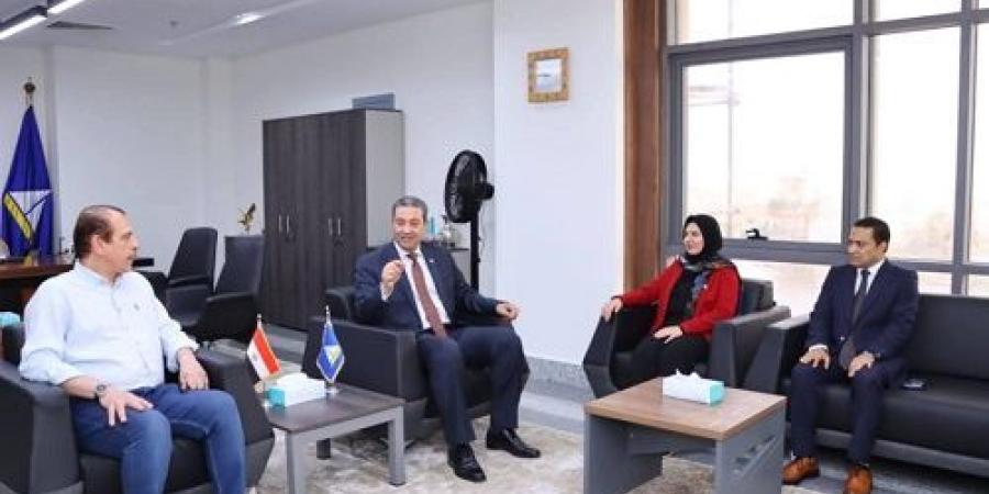 محافظ دمياط يستقبل نائب وزير الصحة