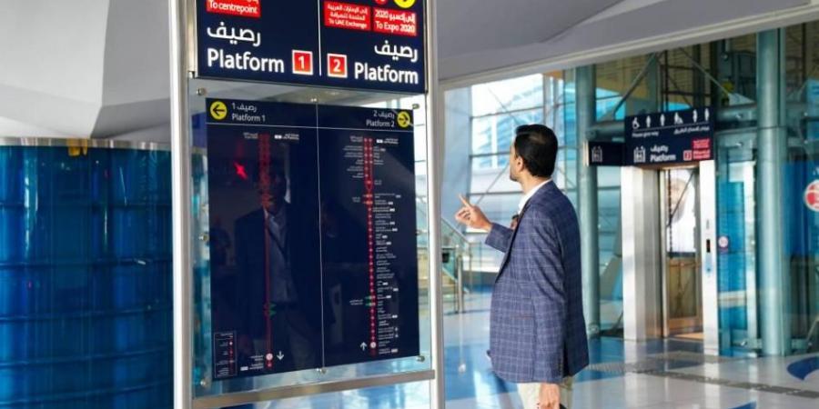 «طرق دبي» تستبدل 9 آلاف لوحة إرشادية في محطات المترو