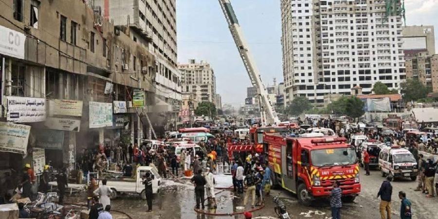 إصابة 34 شخصاً في انفجار مصنع للألعاب النارية بباكستان