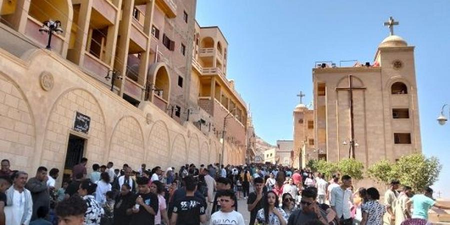 الآلاف يشاركون في احتفالات العذراء بدير درنكة بأسيوط