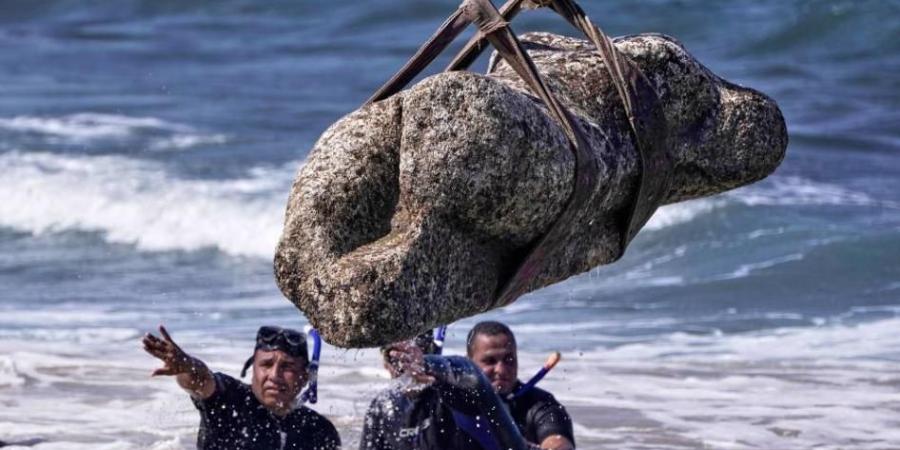 آثار غارقة بالإسكندرية تعود إلى 2000 عام